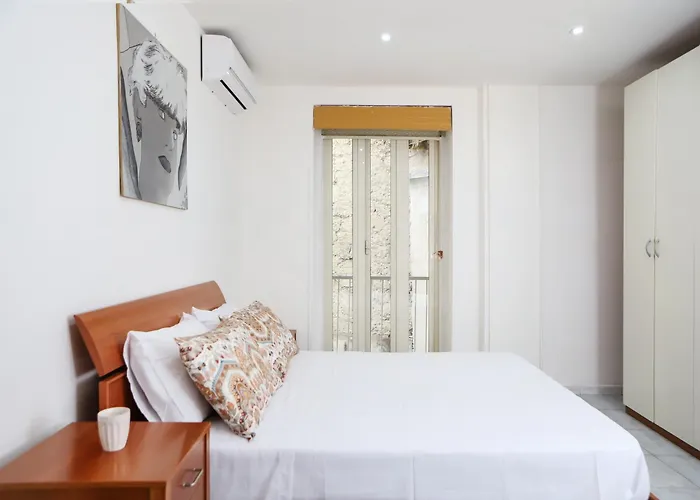 Napoli Centrale Budget Apartment